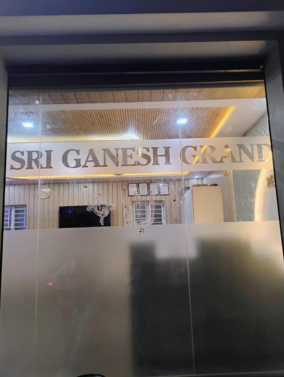 Отель Sri Ganesh Grand Тирупати Экстерьер фото